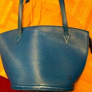 Real Louis Vuitton shoulder bag.